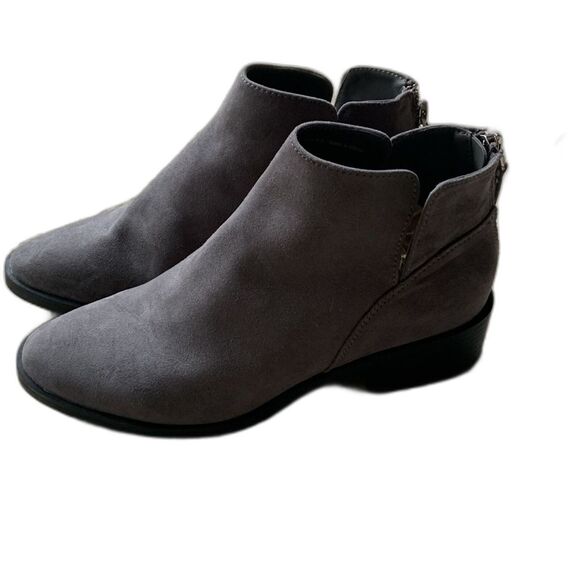 Dolce Vita Grey Vegan Suede Low Heel Ankle Booties Women's size 6.5 Classic - Picture 1 of 8